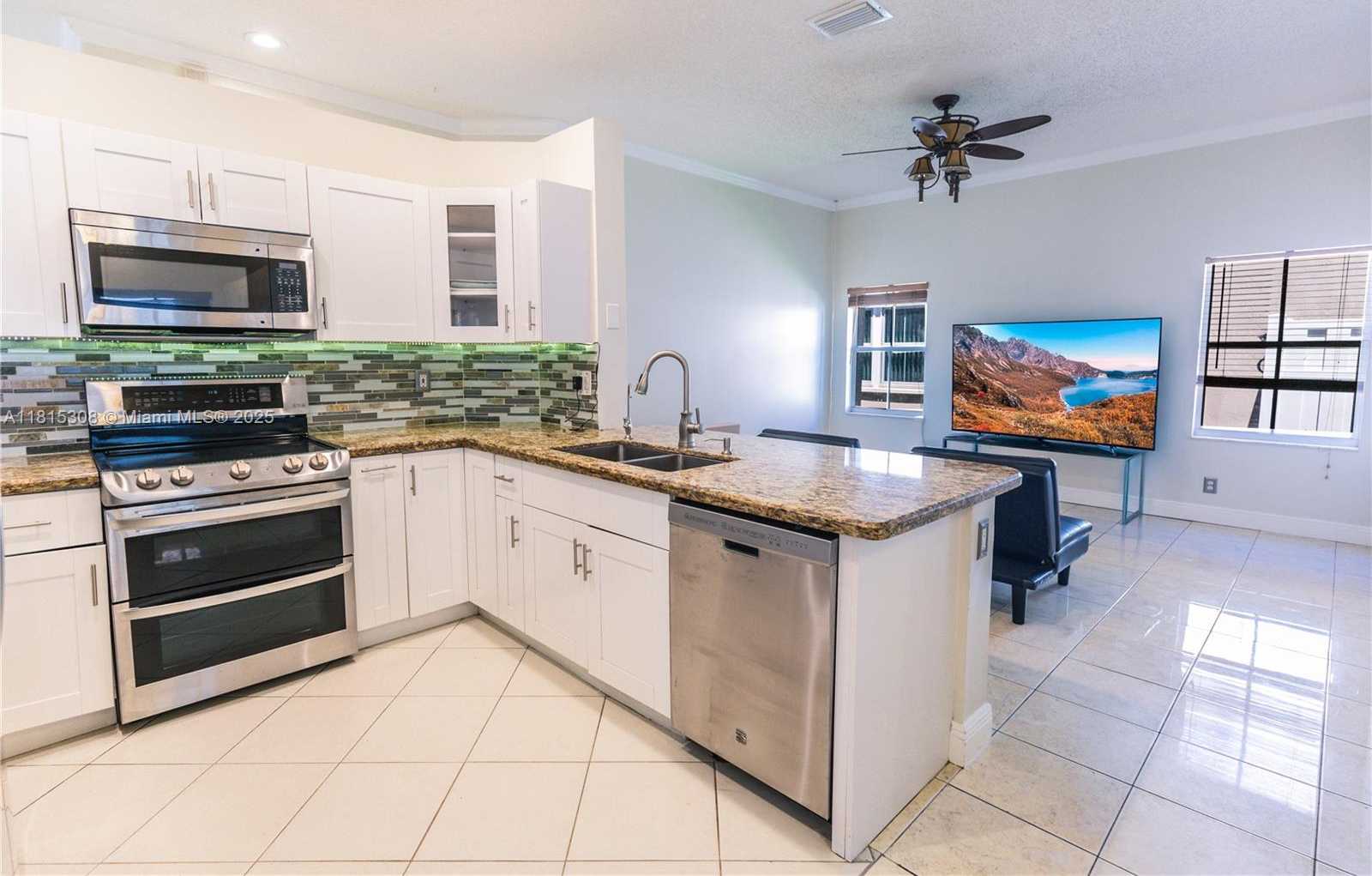 Small Image of 814 KAPOK WAY, Weston Number 11