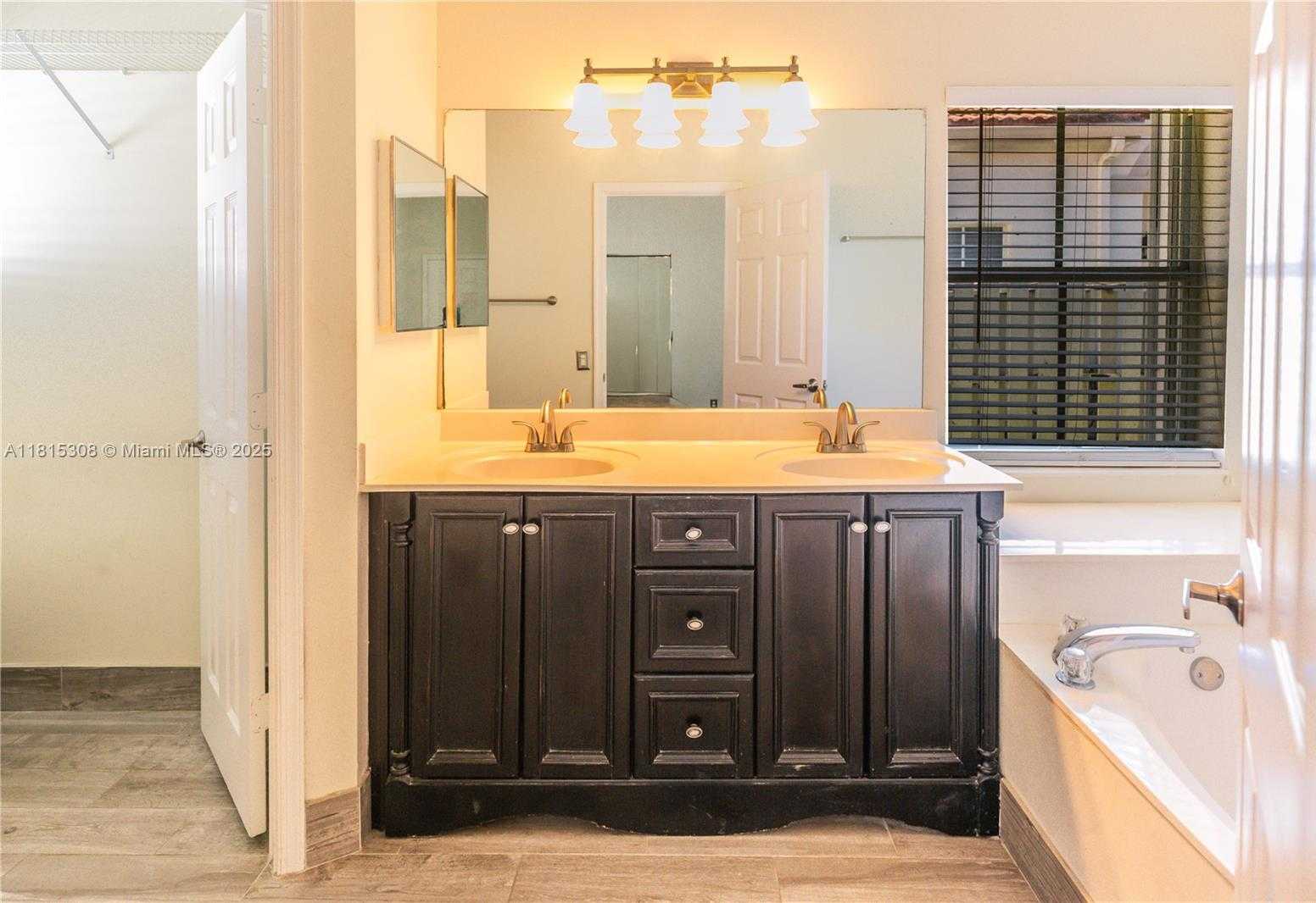 Small Image of 814 KAPOK WAY, Weston Number 18