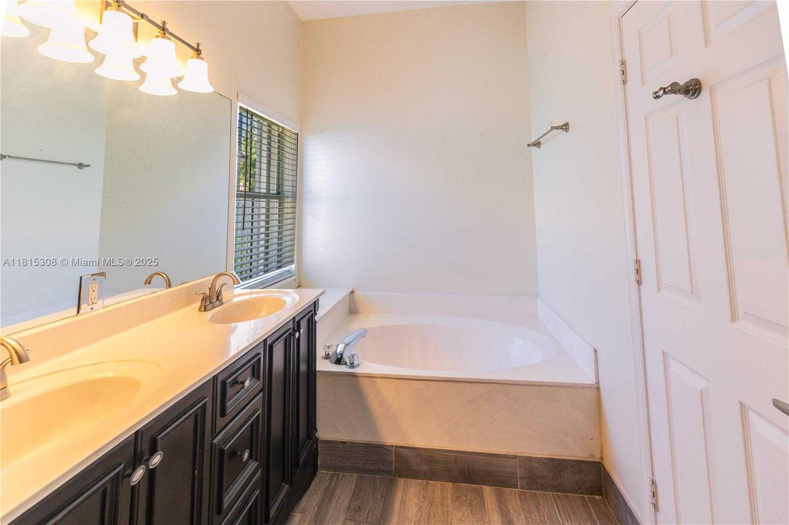 Small Image of 814 KAPOK WAY, Weston Number 21