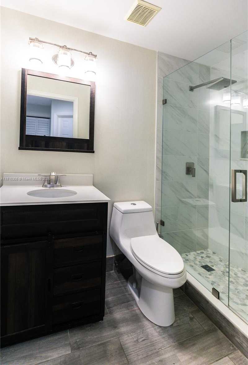 Small Image of 814 KAPOK WAY, Weston Number 25