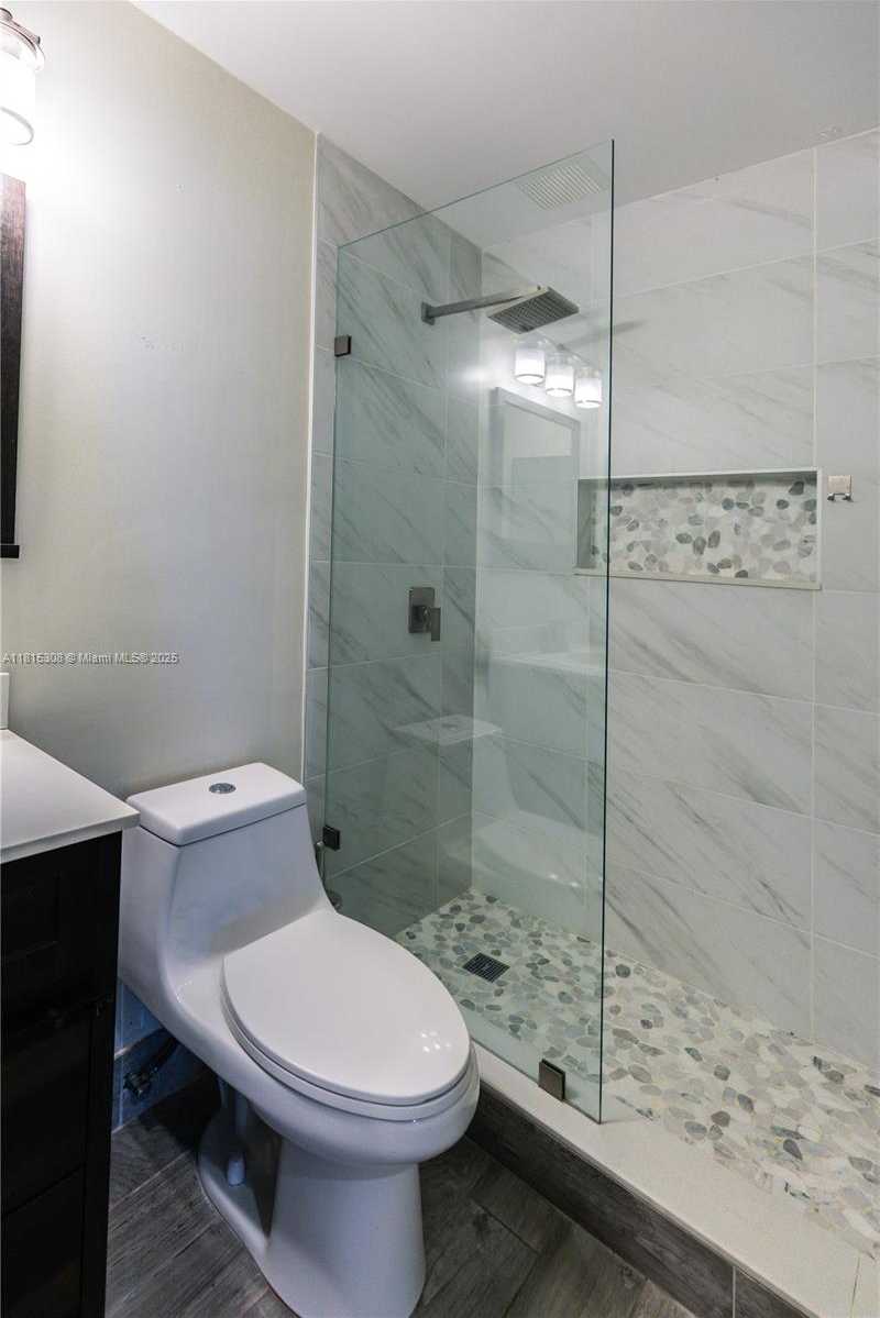 Small Image of 814 KAPOK WAY, Weston Number 26