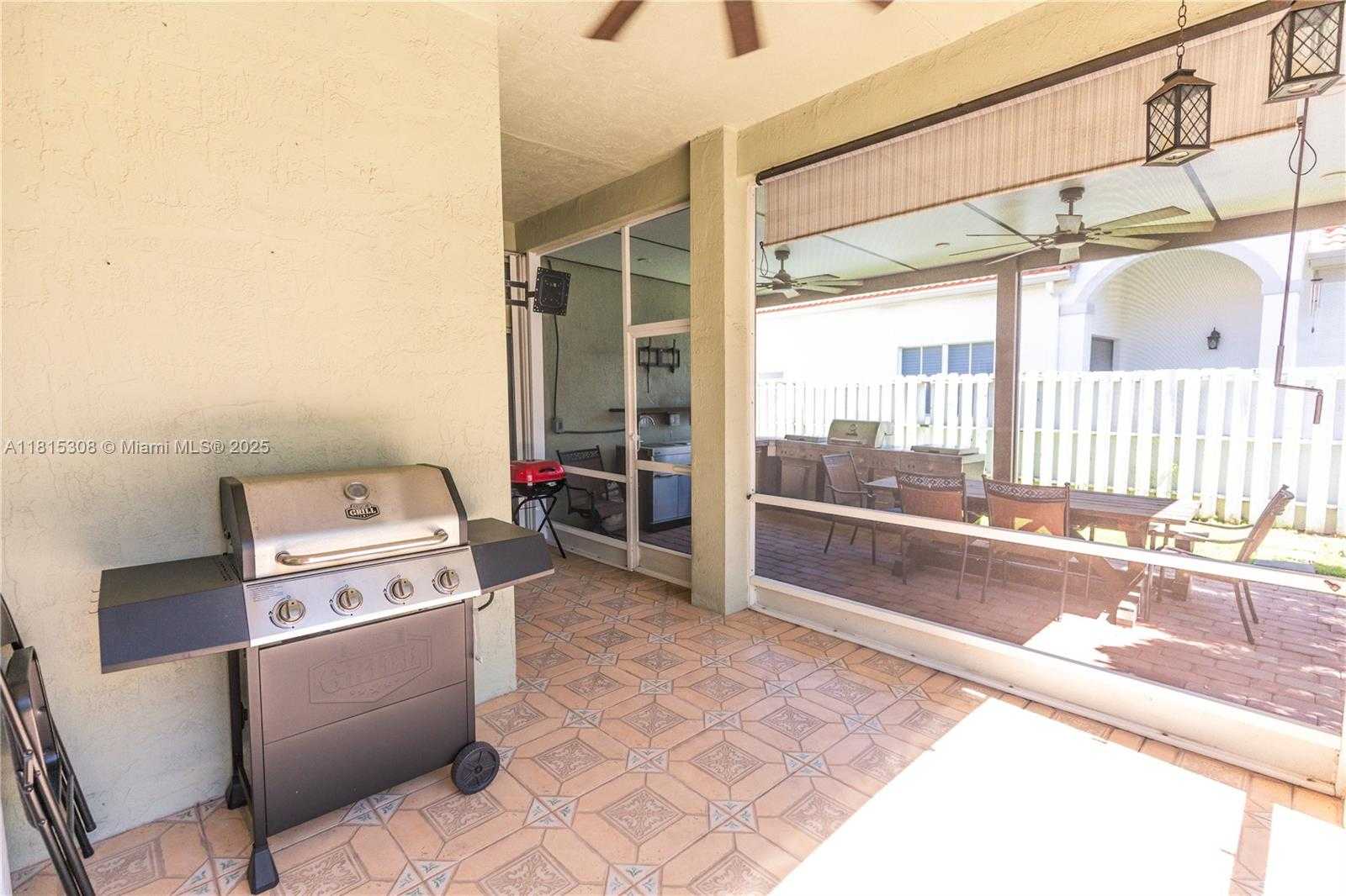 Small Image of 814 KAPOK WAY, Weston Number 33