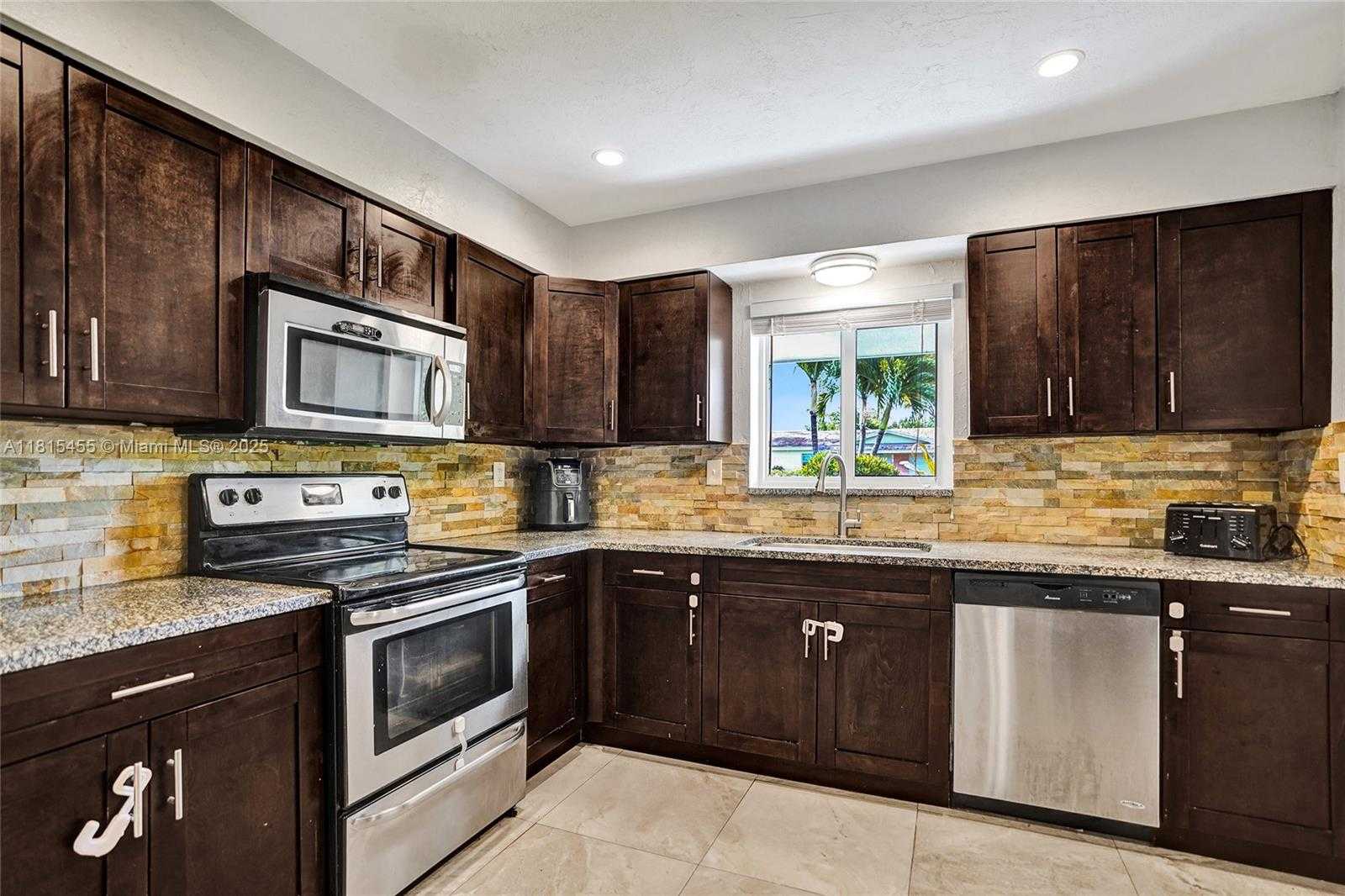 Small Image of 1083 SOUTH WEST 25TH PL, Boynton Beach Number 7