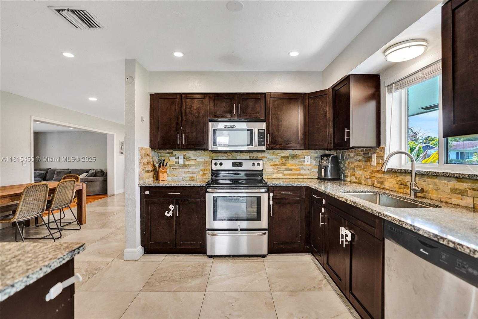 Small Image of 1083 SOUTH WEST 25TH PL, Boynton Beach Number 9