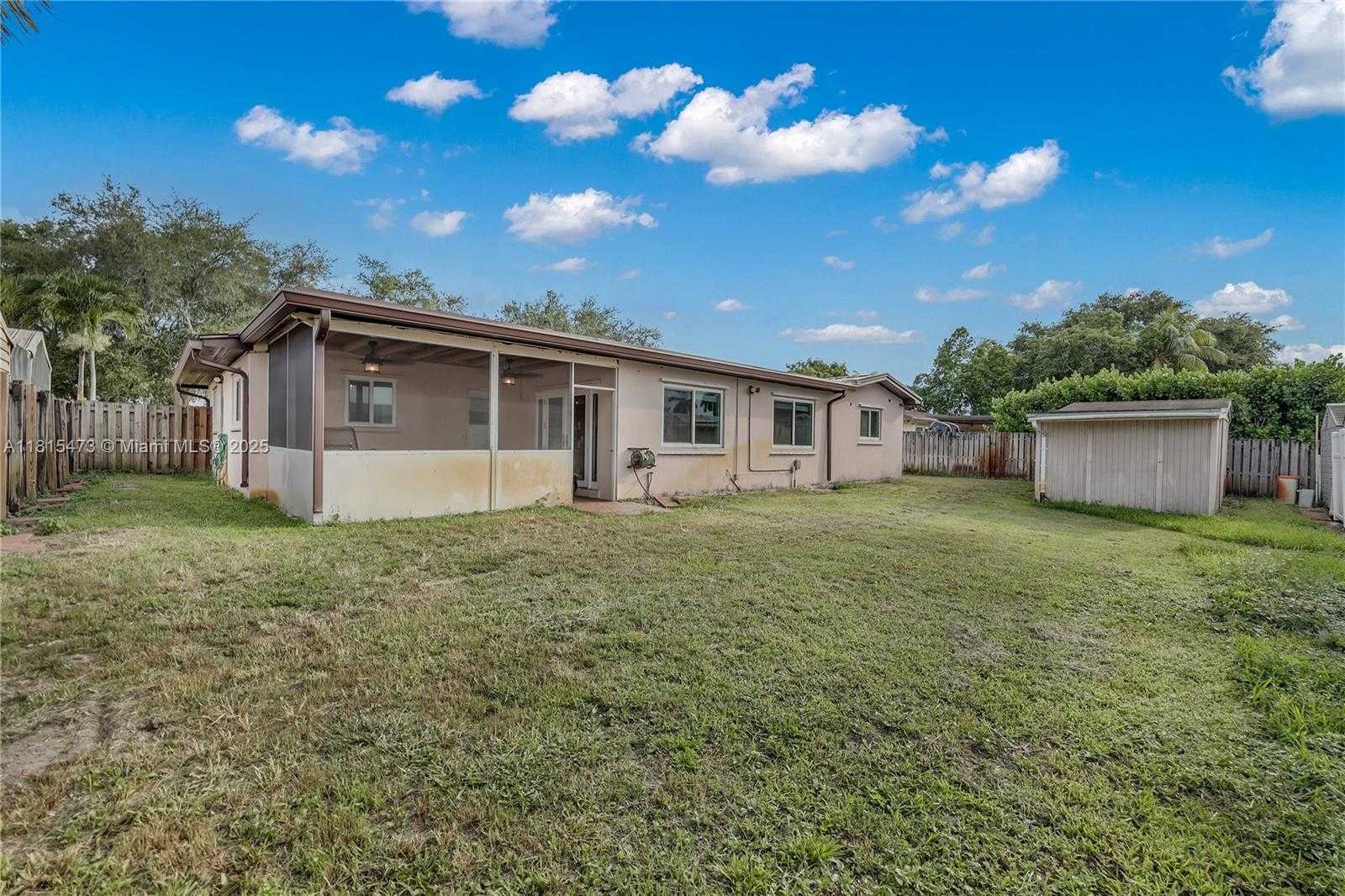 Small Image of 8331 NORTH WEST 18TH ST, Pembroke Pines Number 17