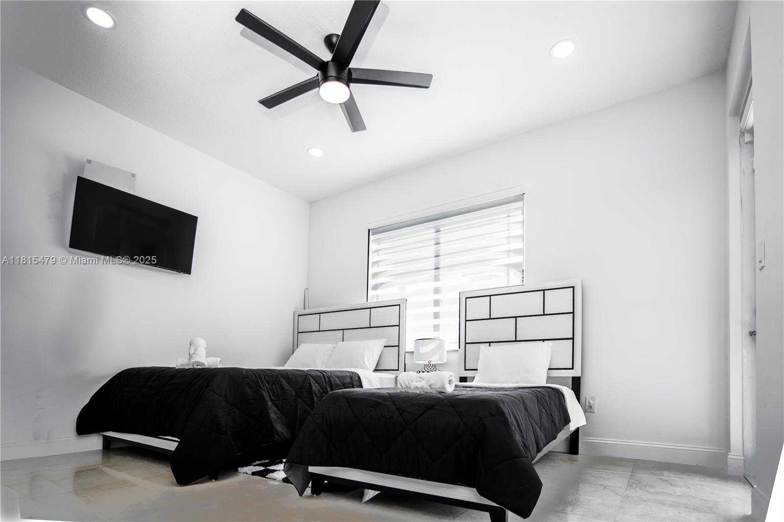 Small Image of 6403 SOUTH WEST 162ND PATH, Miami Number 70