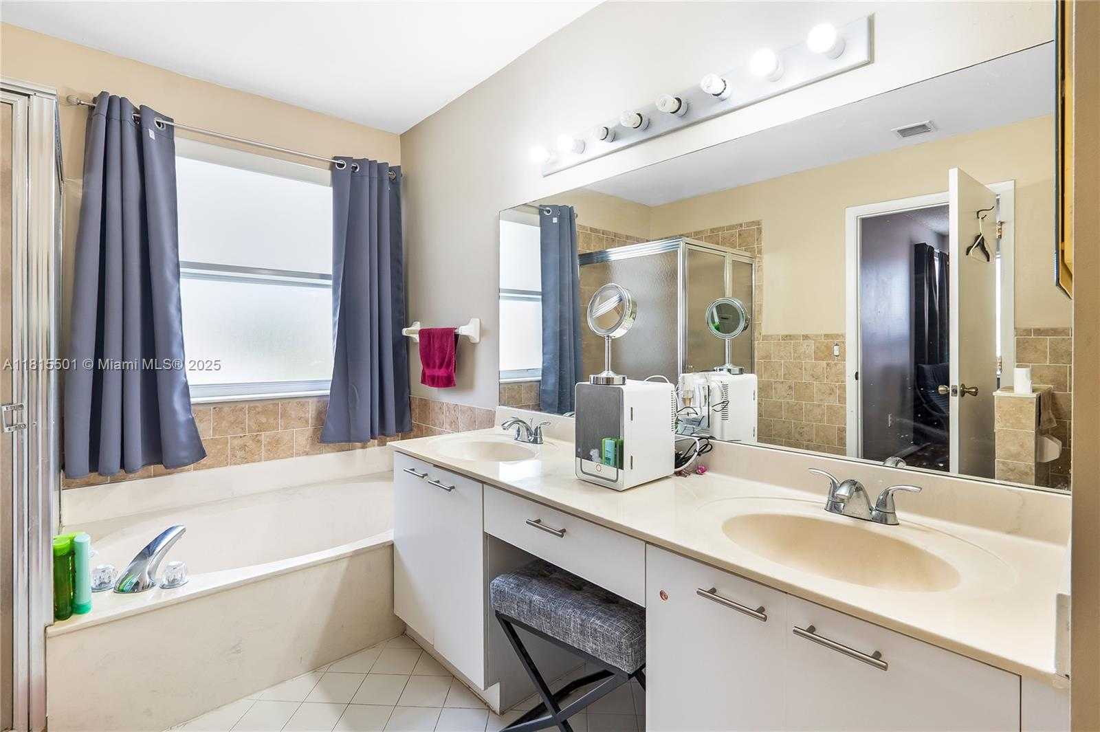 Small Image of 15683 NORTH WEST 12TH RD, Pembroke Pines Number 25