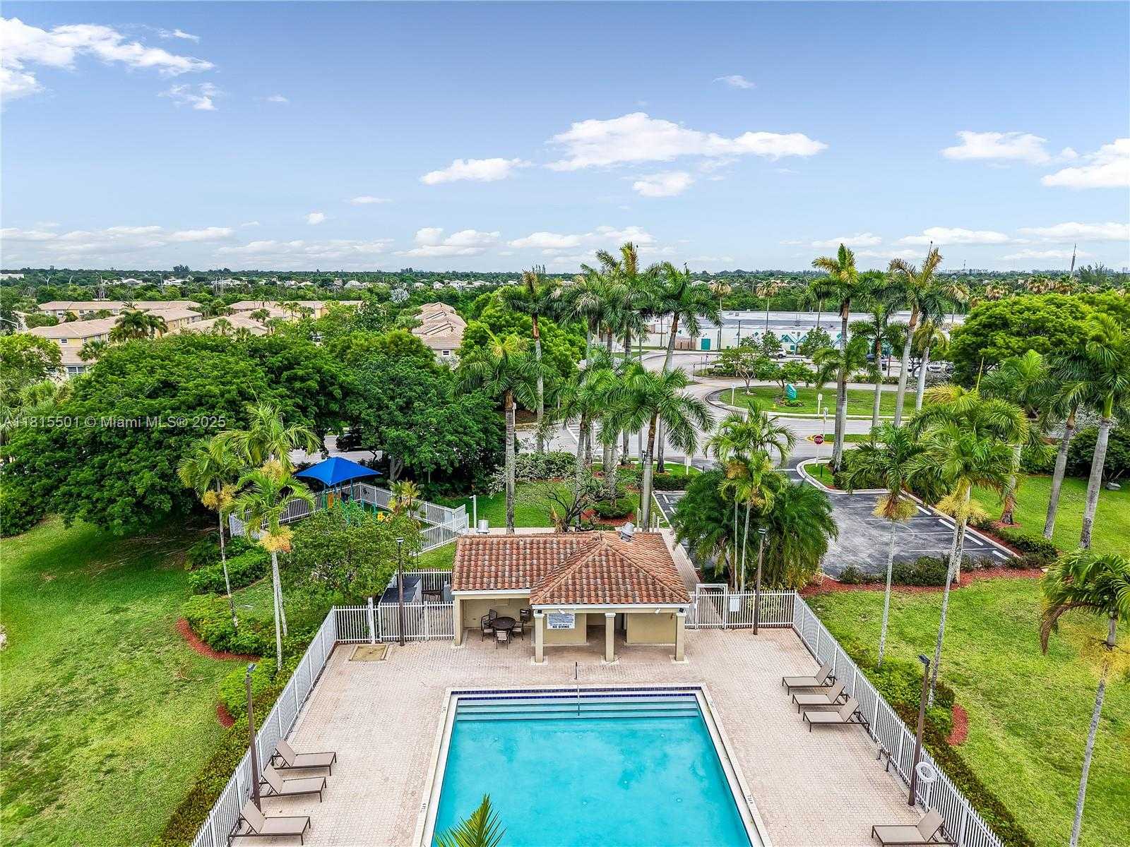 Small Image of 15683 NORTH WEST 12TH RD, Pembroke Pines Number 29