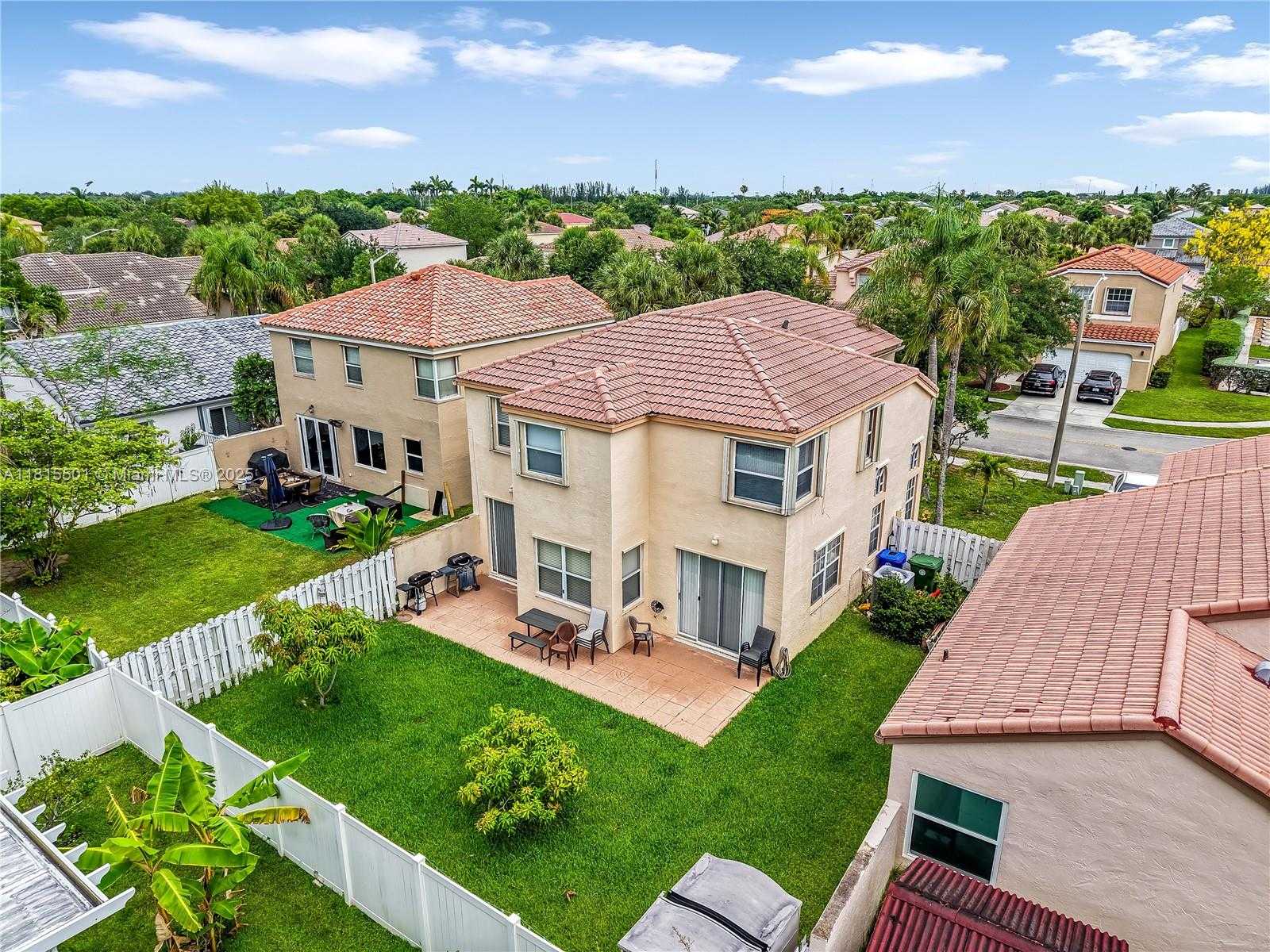 Small Image of 15683 NORTH WEST 12TH RD, Pembroke Pines Number 32