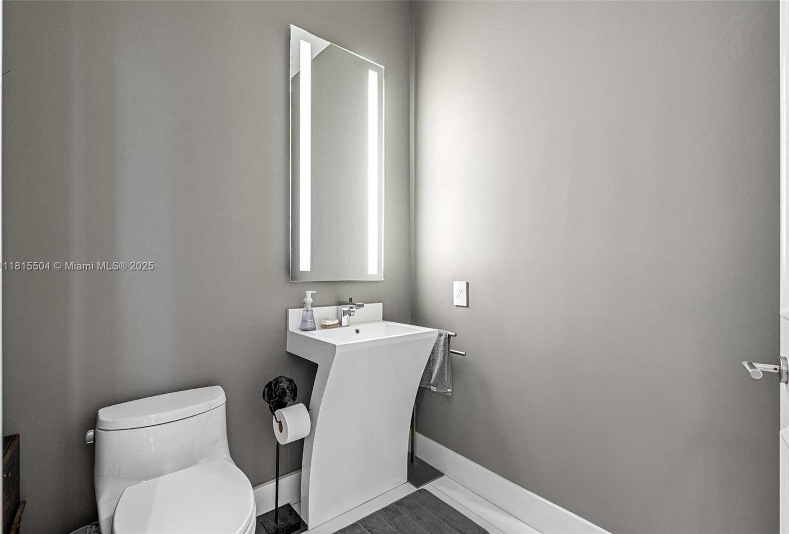 Small Image of 1260 HARBOR CT, Hollywood Number 41