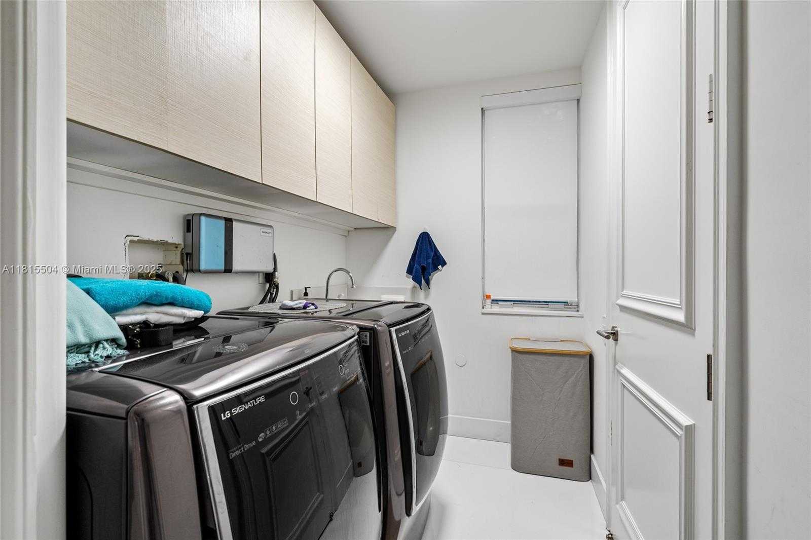 Small Image of 1260 HARBOR CT, Hollywood Number 46