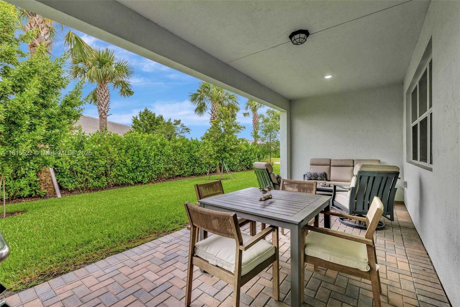Small Image of 9921 SOUTH WEST ISABELLINE DR, Port St. Lucie Number 25