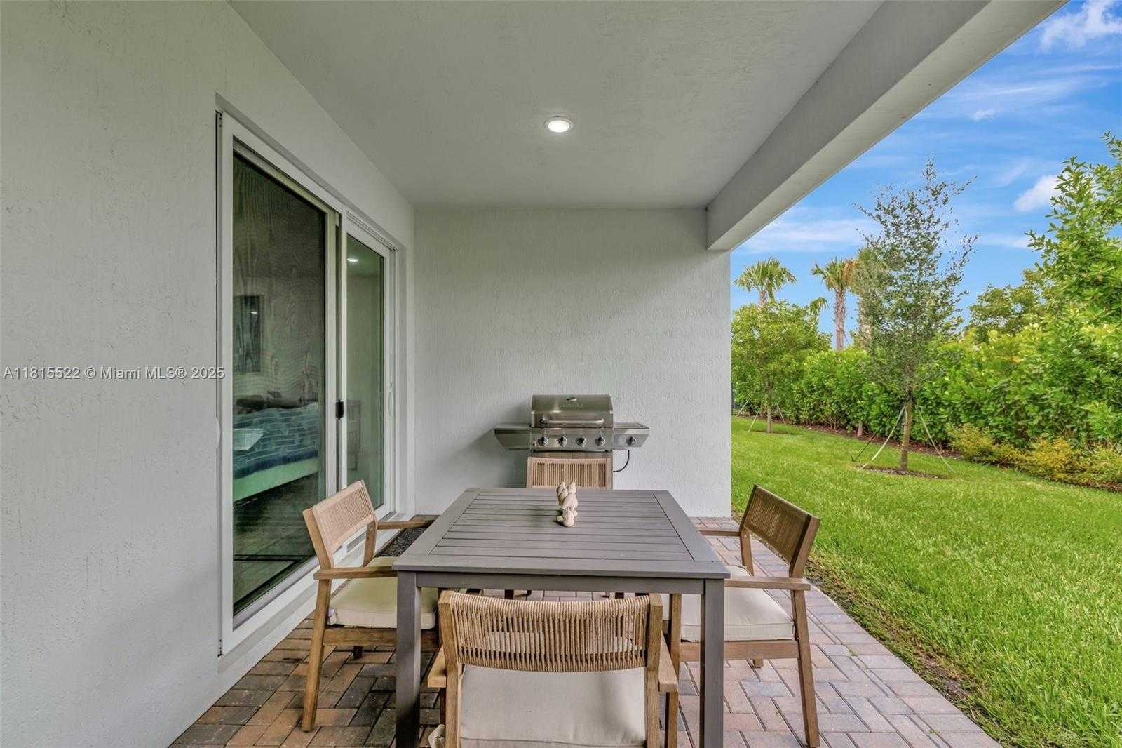 Small Image of 9921 SOUTH WEST ISABELLINE DR, Port St. Lucie Number 26