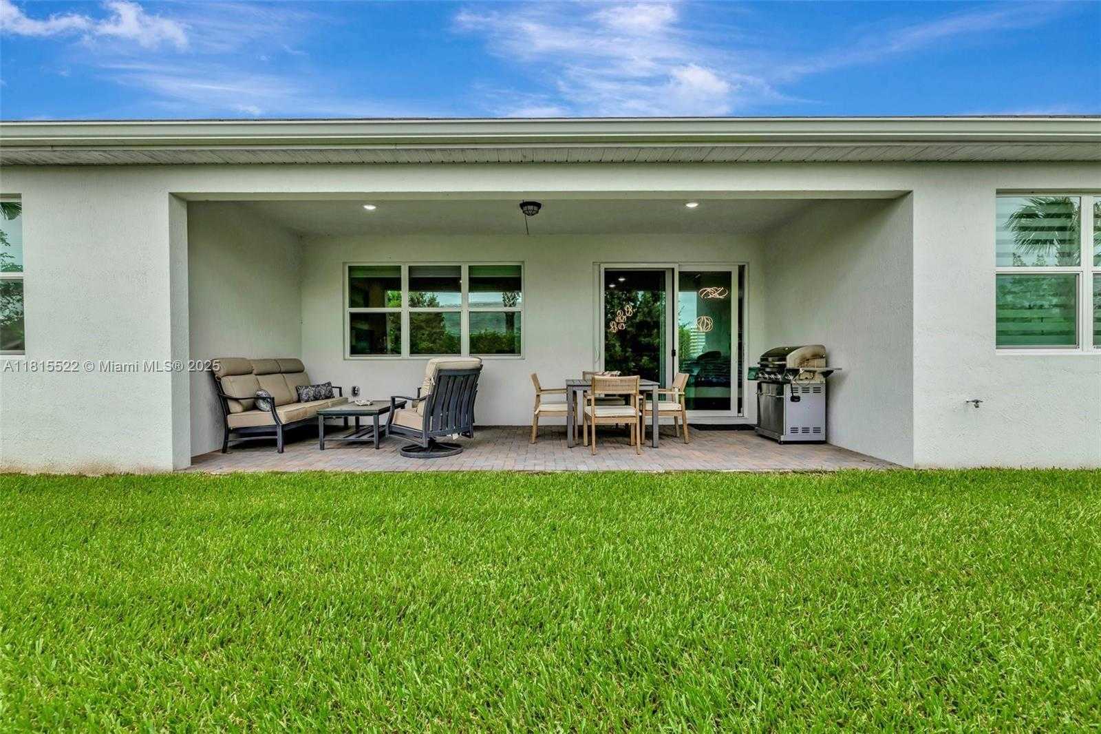 Small Image of 9921 SOUTH WEST ISABELLINE DR, Port St. Lucie Number 27