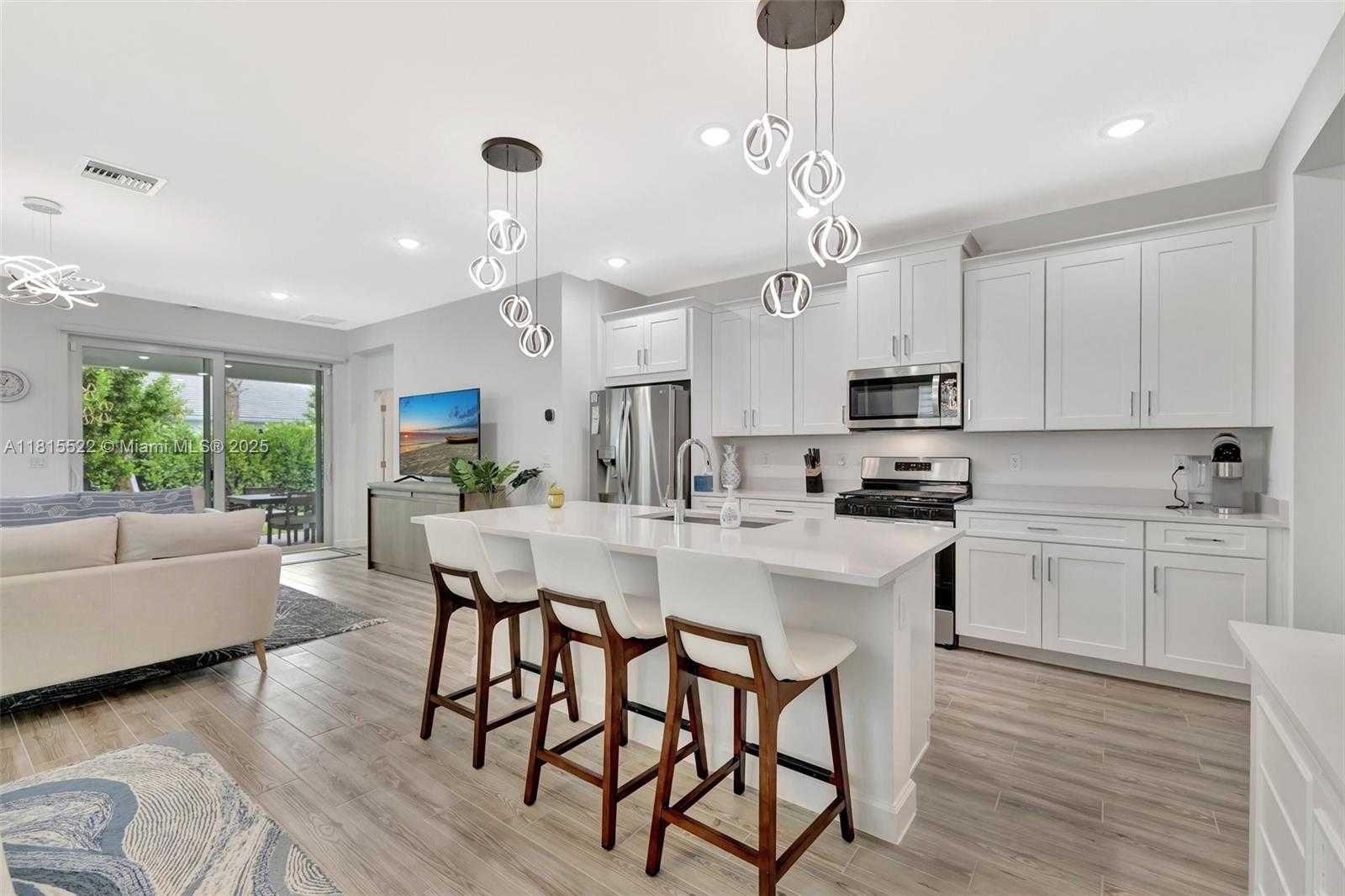 Small Image of 9921 SOUTH WEST ISABELLINE DR, Port St. Lucie Number 4