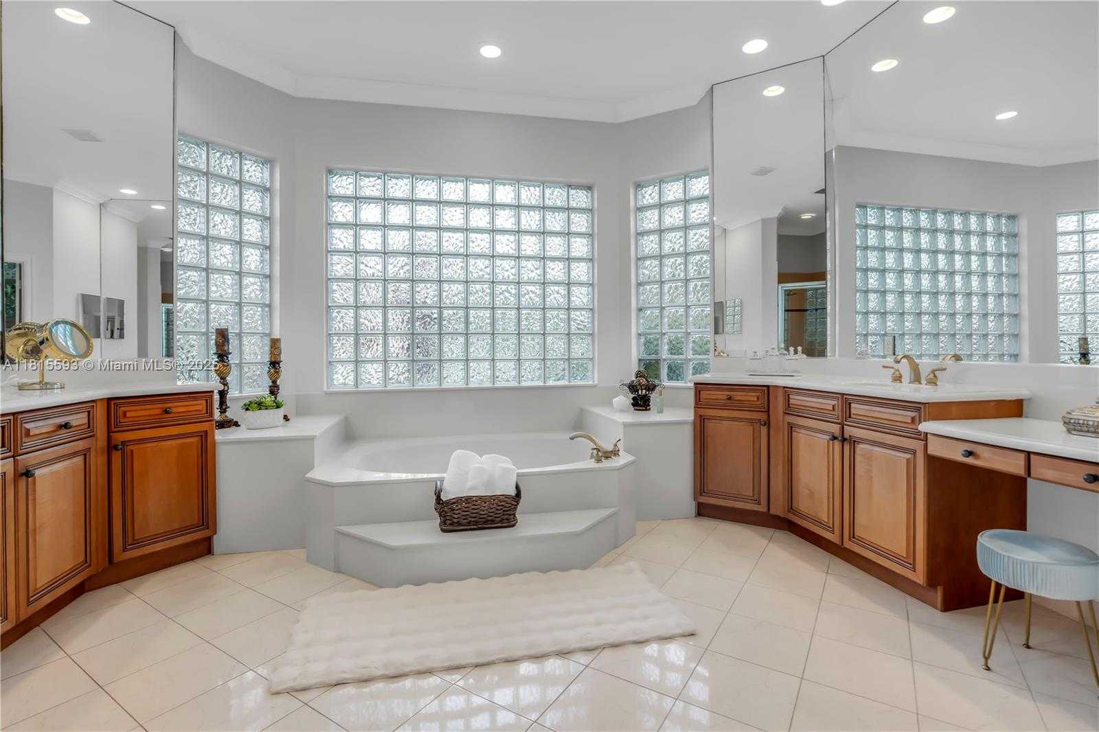 Small Image of 14837 SOUTH WEST 36TH ST, Davie Number 29