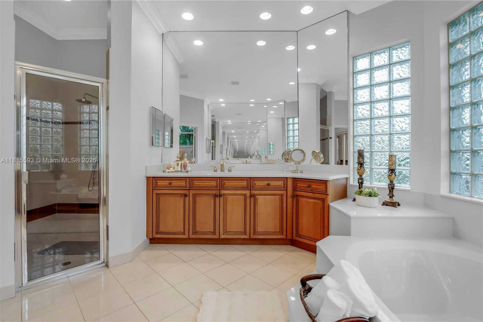 Small Image of 14837 SOUTH WEST 36TH ST, Davie Number 31