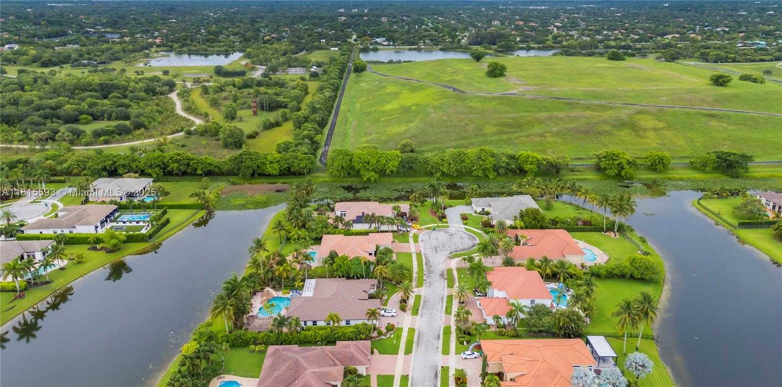 Small Image of 14837 SOUTH WEST 36TH ST, Davie Number 64