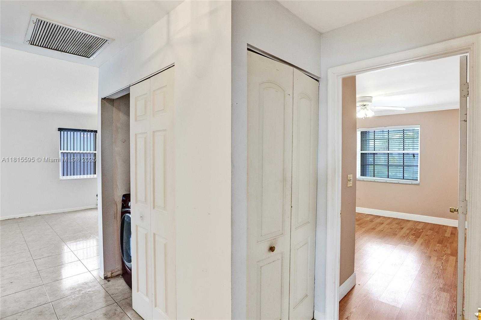 Small Image of 9601 NORTH WEST 8TH CIR, Plantation Number 30