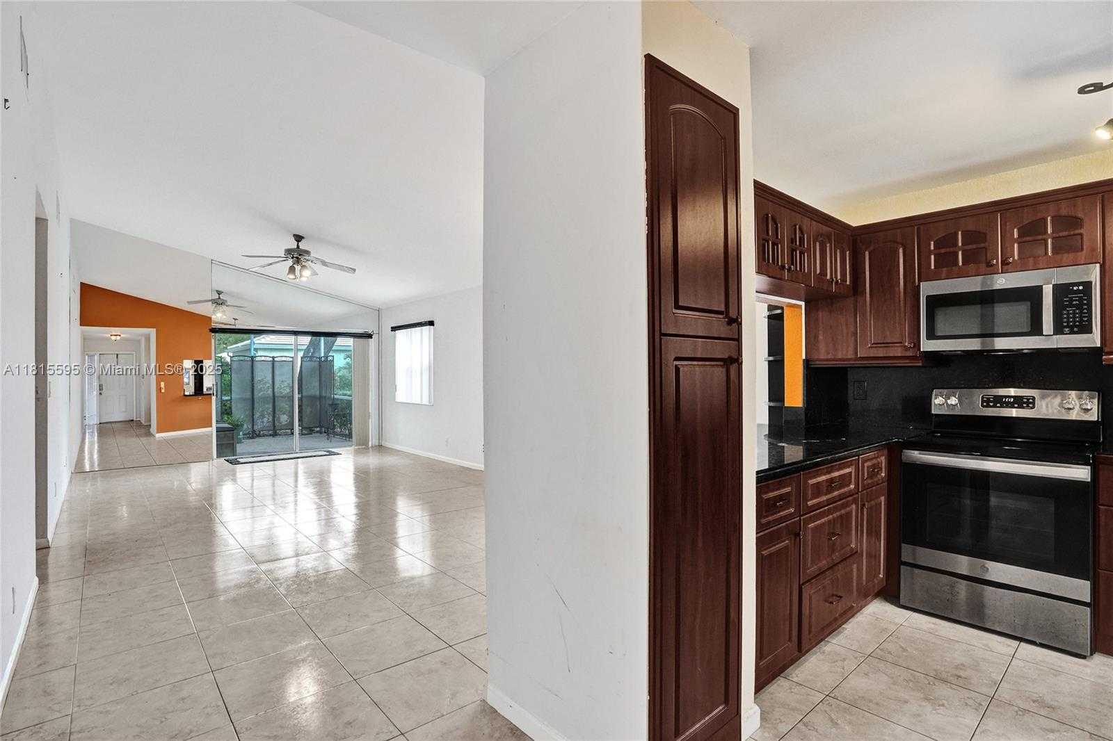 Small Image of 9601 NORTH WEST 8TH CIR, Plantation Number 4