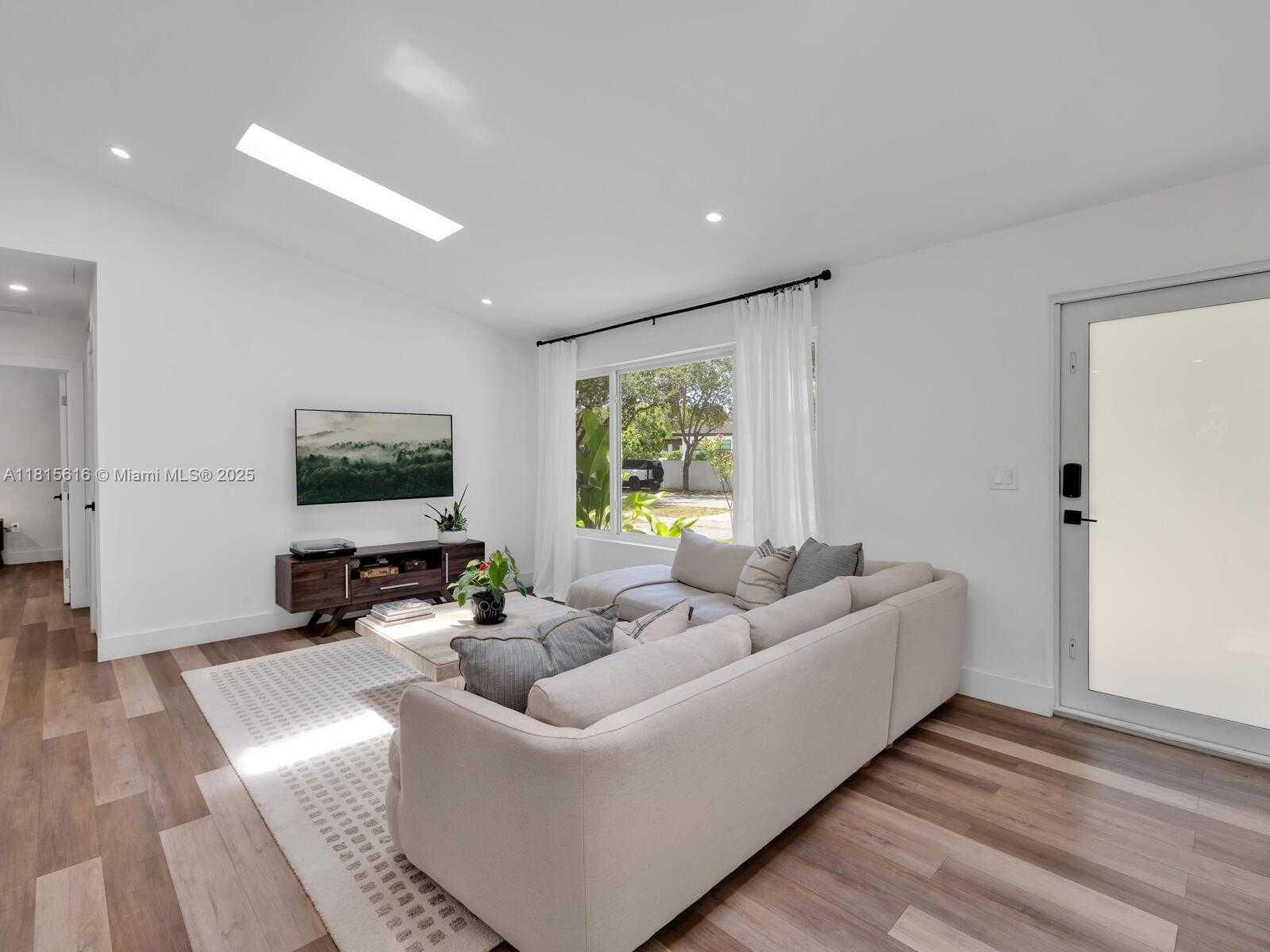 Small Image of 229 NORTH WEST 111TH TER, Miami Shores Number 13