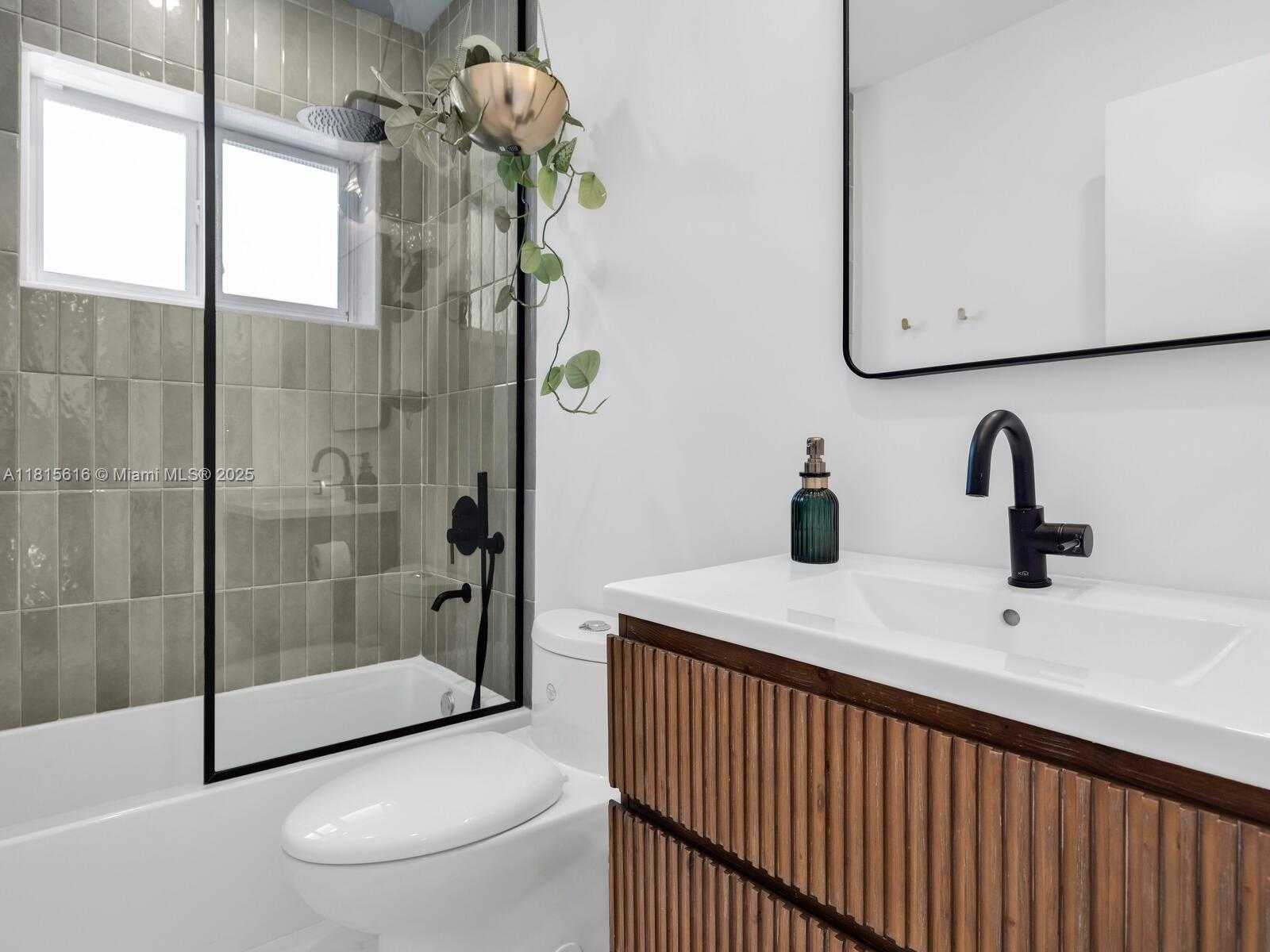 Small Image of 229 NORTH WEST 111TH TER, Miami Shores Number 31