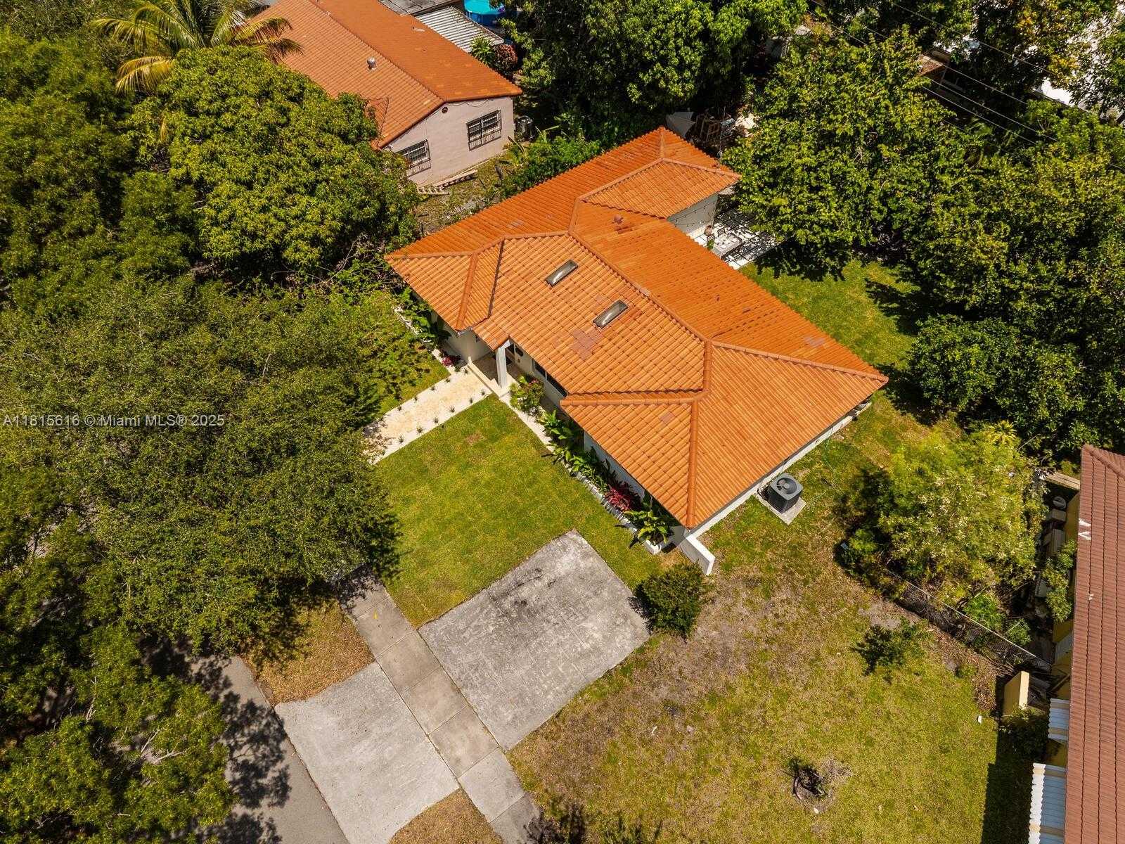 Small Image of 229 NORTH WEST 111TH TER, Miami Shores Number 39