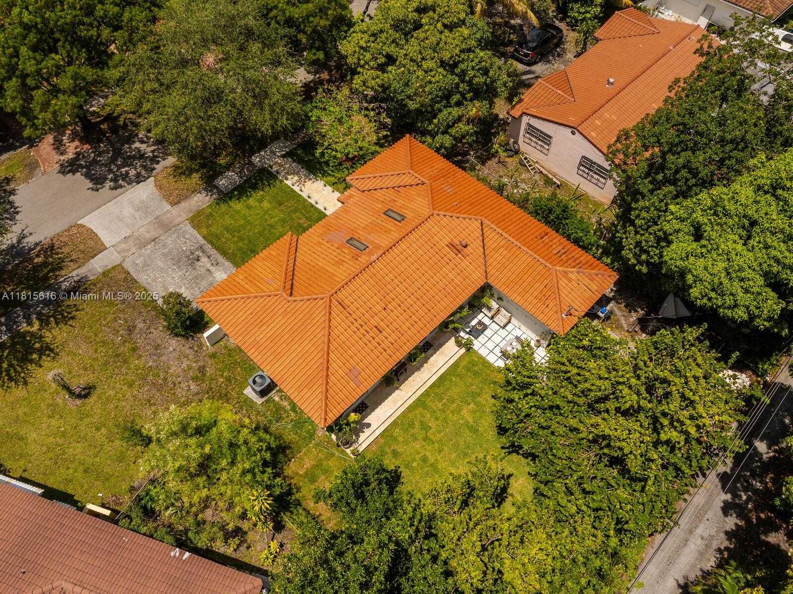 Small Image of 229 NORTH WEST 111TH TER, Miami Shores Number 40