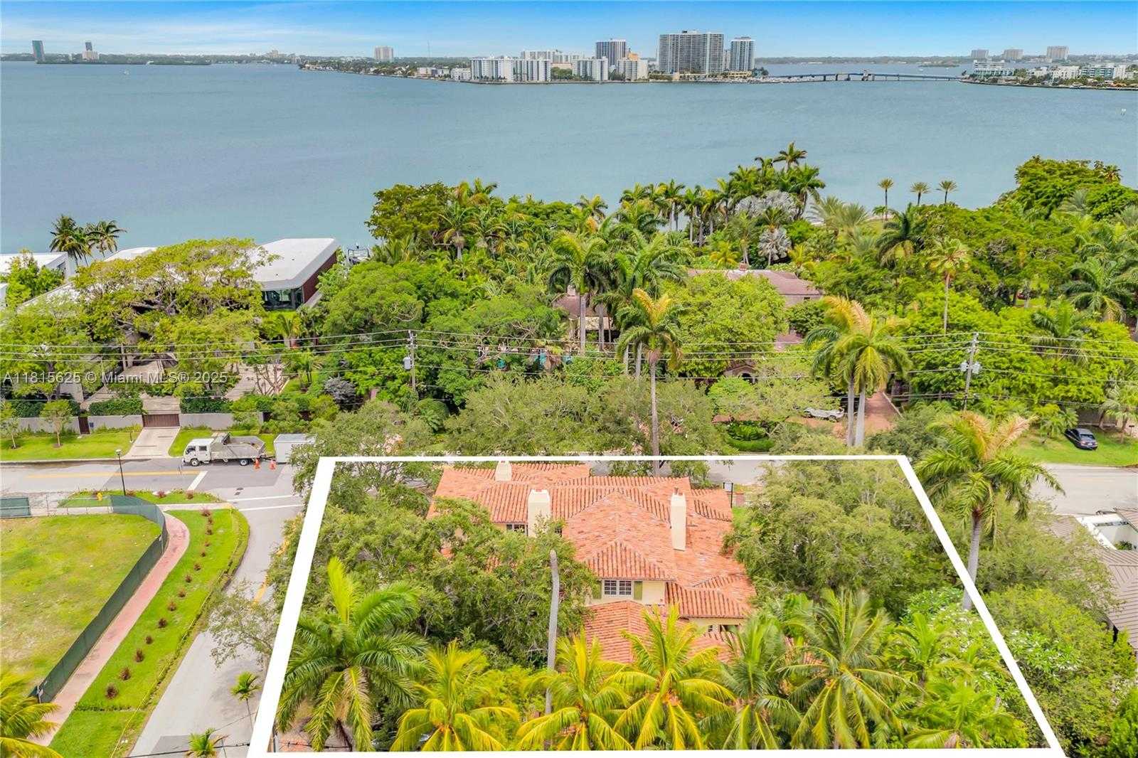 Small Image of 5905 NORTH BAY RD, Miami Beach Number 13
