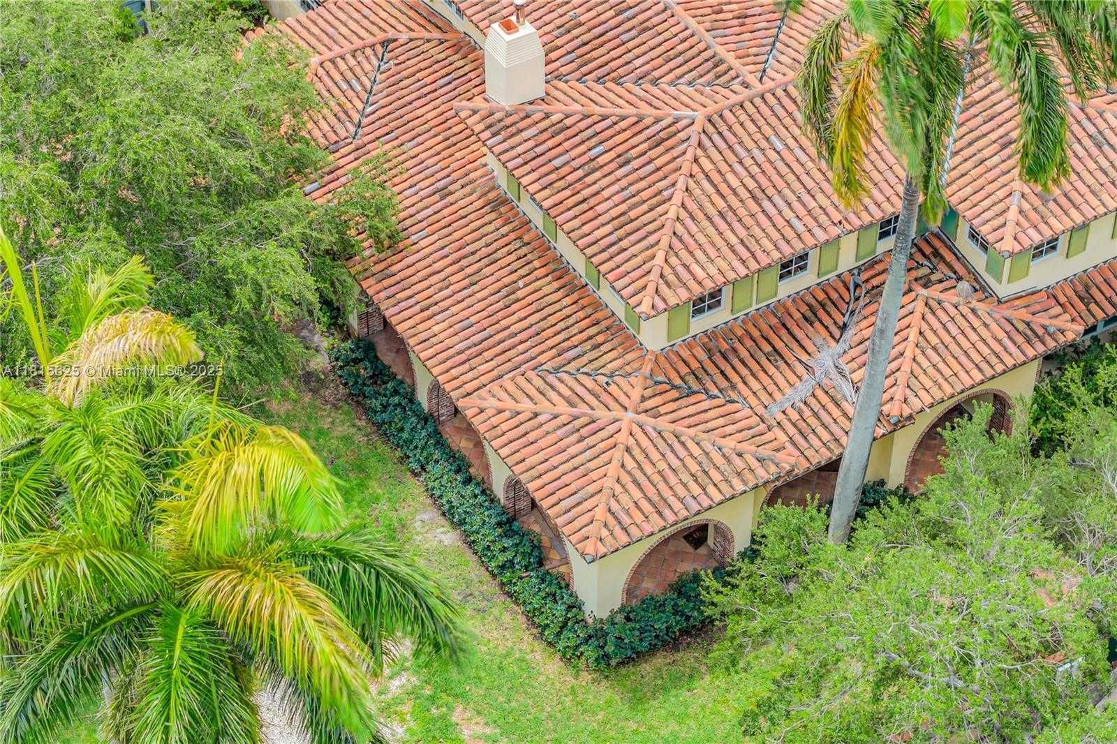 Small Image of 5905 NORTH BAY RD, Miami Beach Number 9