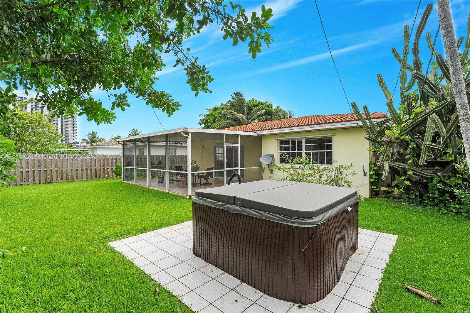 Small Image of 7512 MUTINY AVE, North Bay Village Number 10