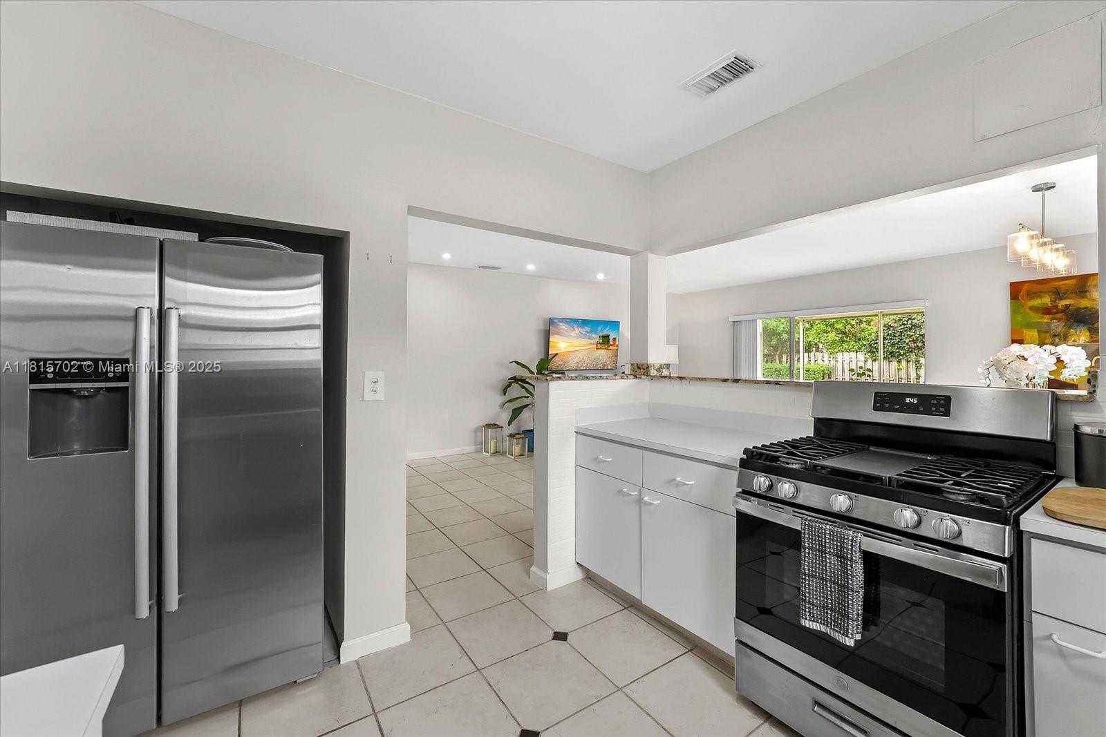Small Image of 7512 MUTINY AVE, North Bay Village Number 12