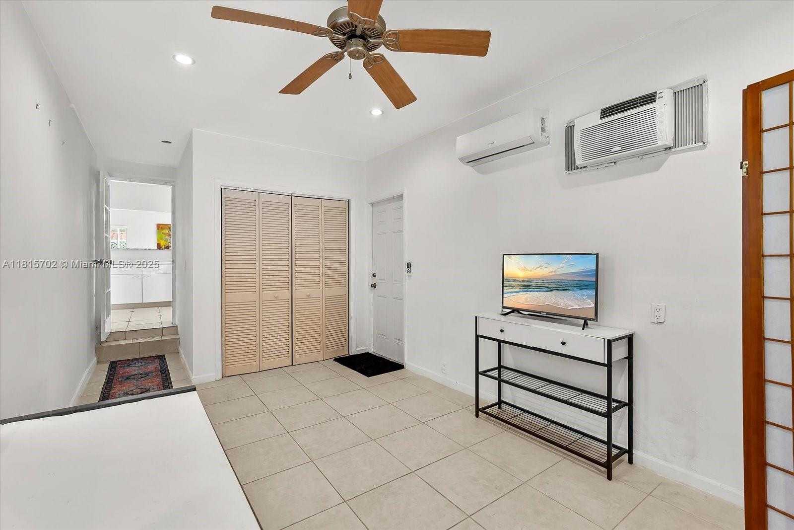 Small Image of 7512 MUTINY AVE, North Bay Village Number 14