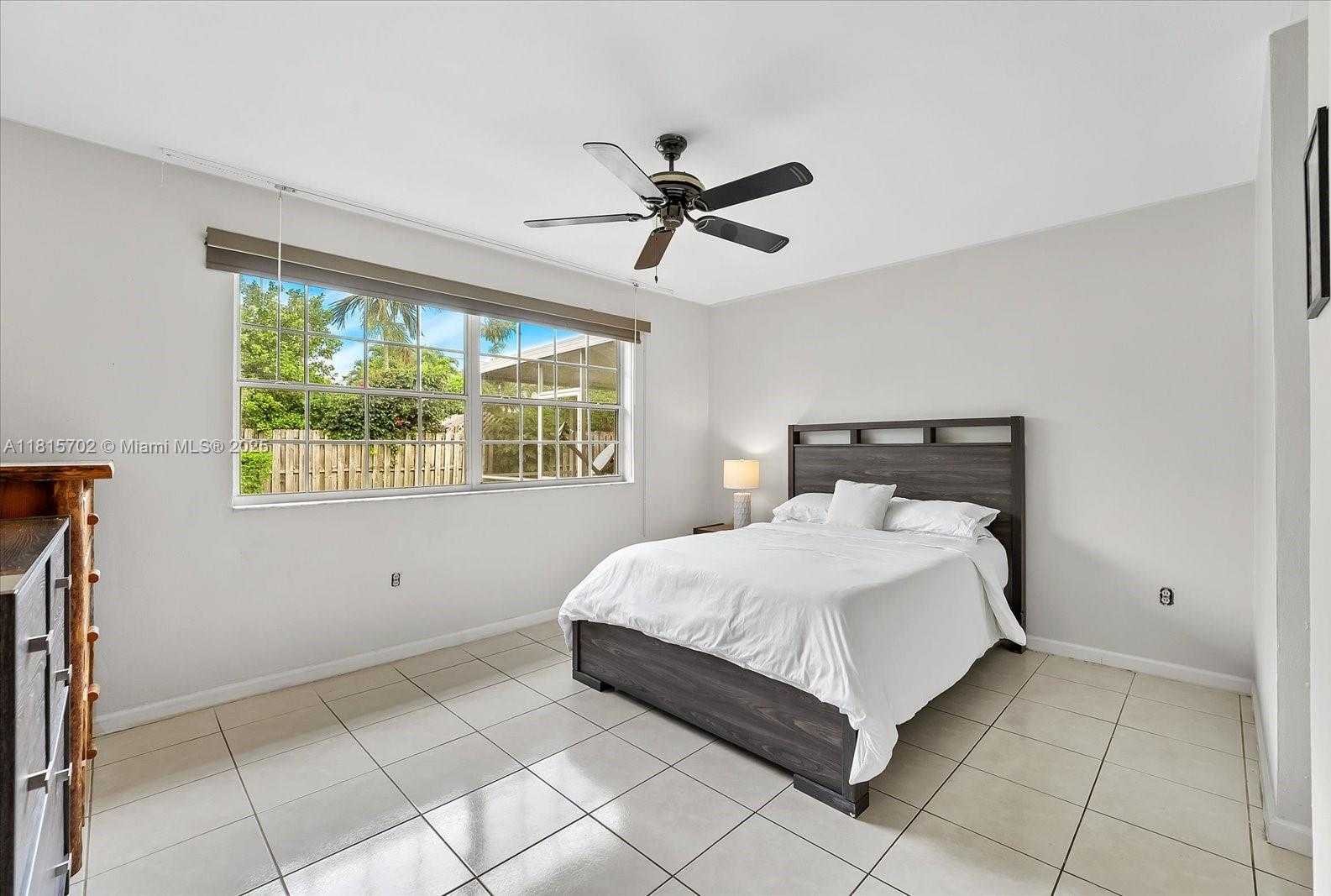 Small Image of 7512 MUTINY AVE, North Bay Village Number 16