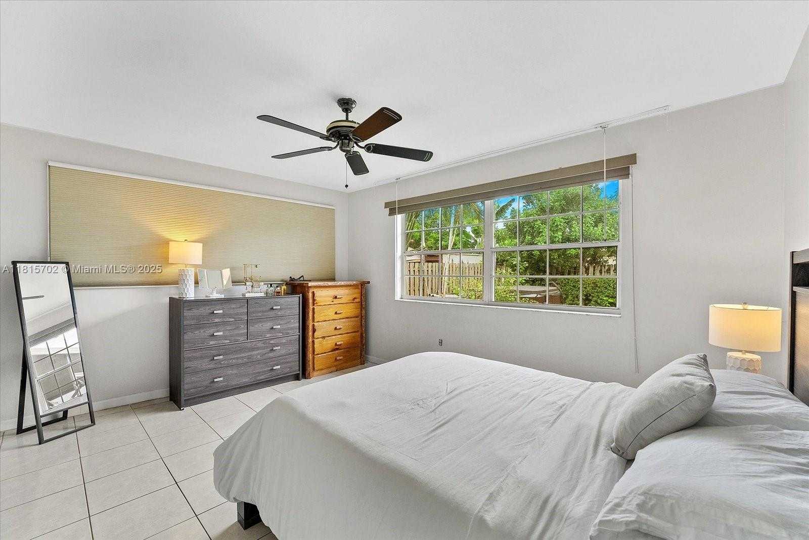 Small Image of 7512 MUTINY AVE, North Bay Village Number 17