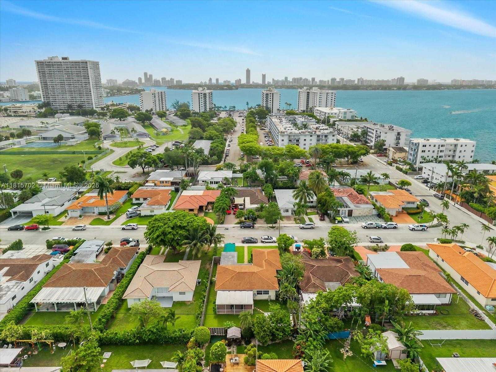 Small Image of 7512 MUTINY AVE, North Bay Village Number 25