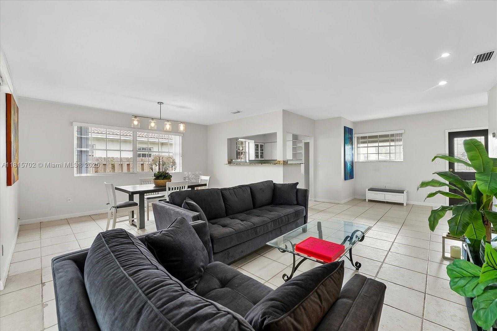 Small Image of 7512 MUTINY AVE, North Bay Village Number 6