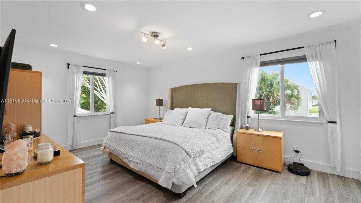 Small Image of 18701 SHAUNA MANOR DR, Boca Raton Number 13