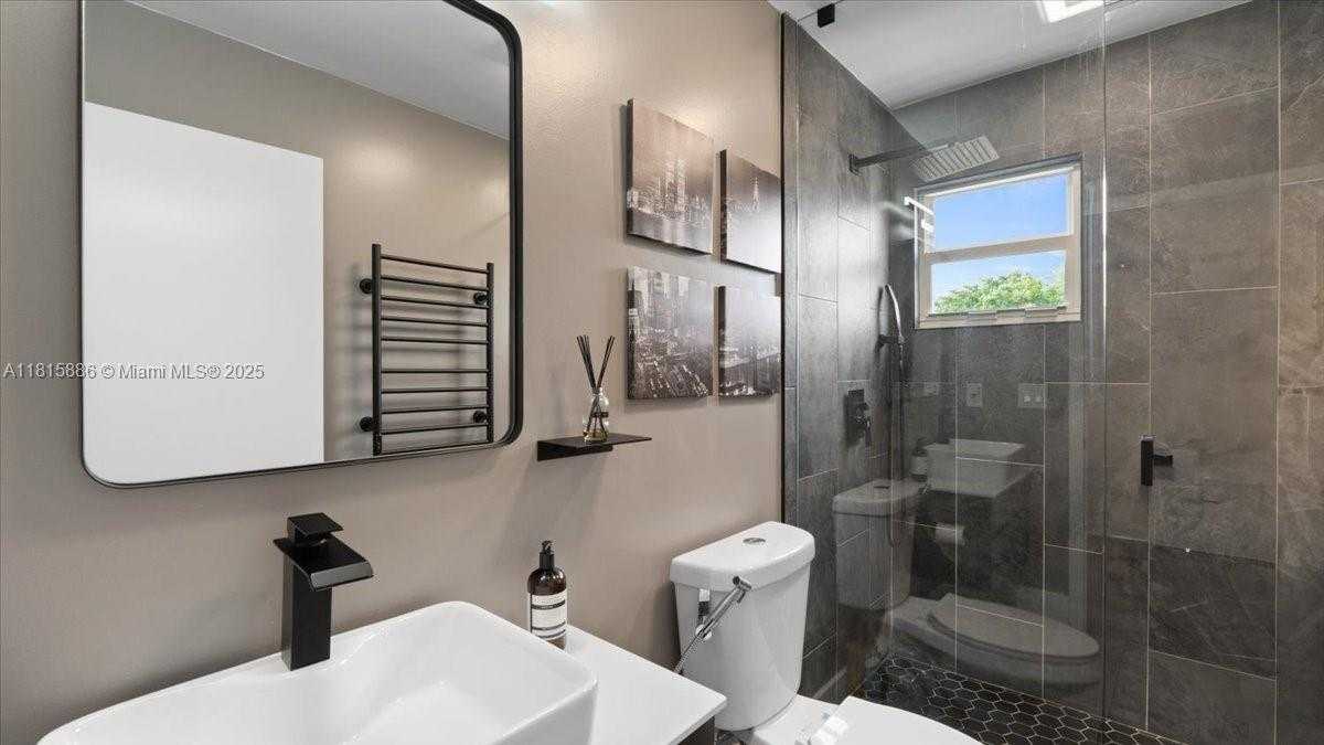 Small Image of 18701 SHAUNA MANOR DR, Boca Raton Number 14