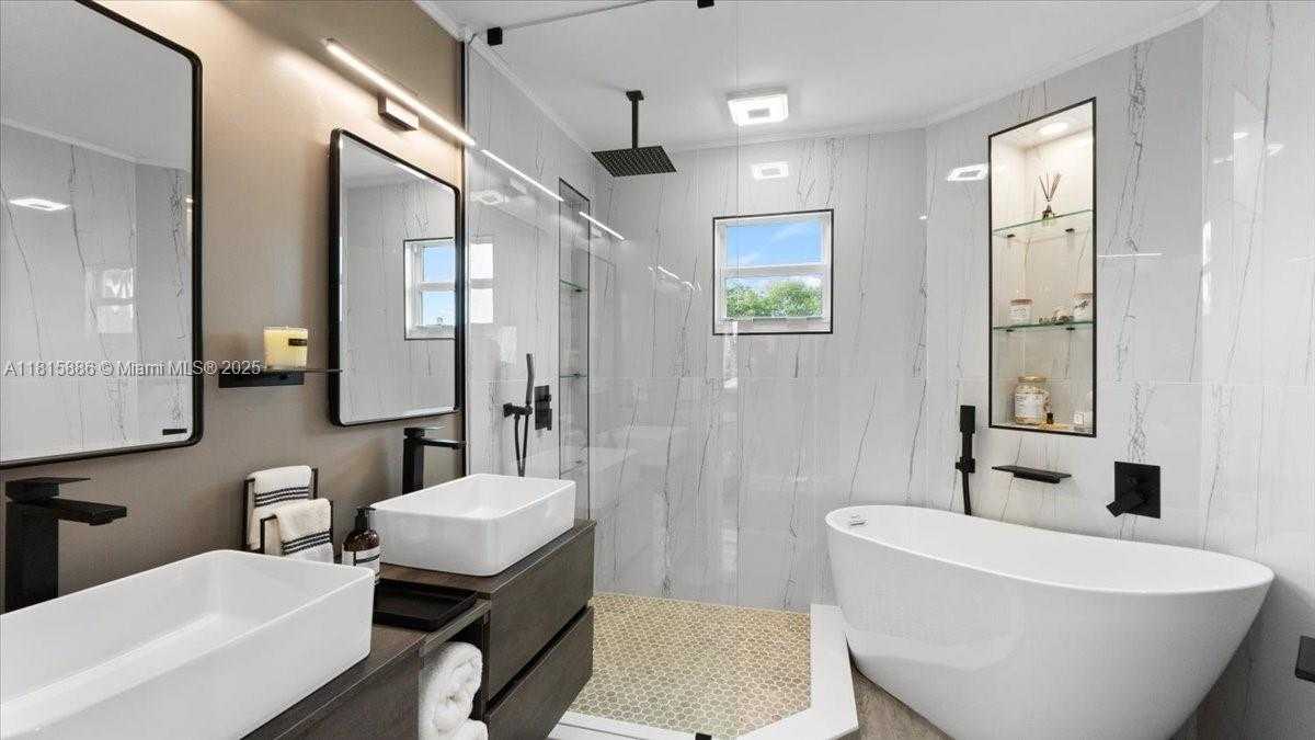 Small Image of 18701 SHAUNA MANOR DR, Boca Raton Number 15
