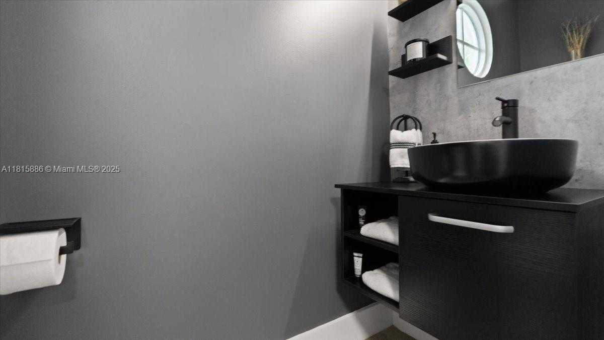 Small Image of 18701 SHAUNA MANOR DR, Boca Raton Number 18