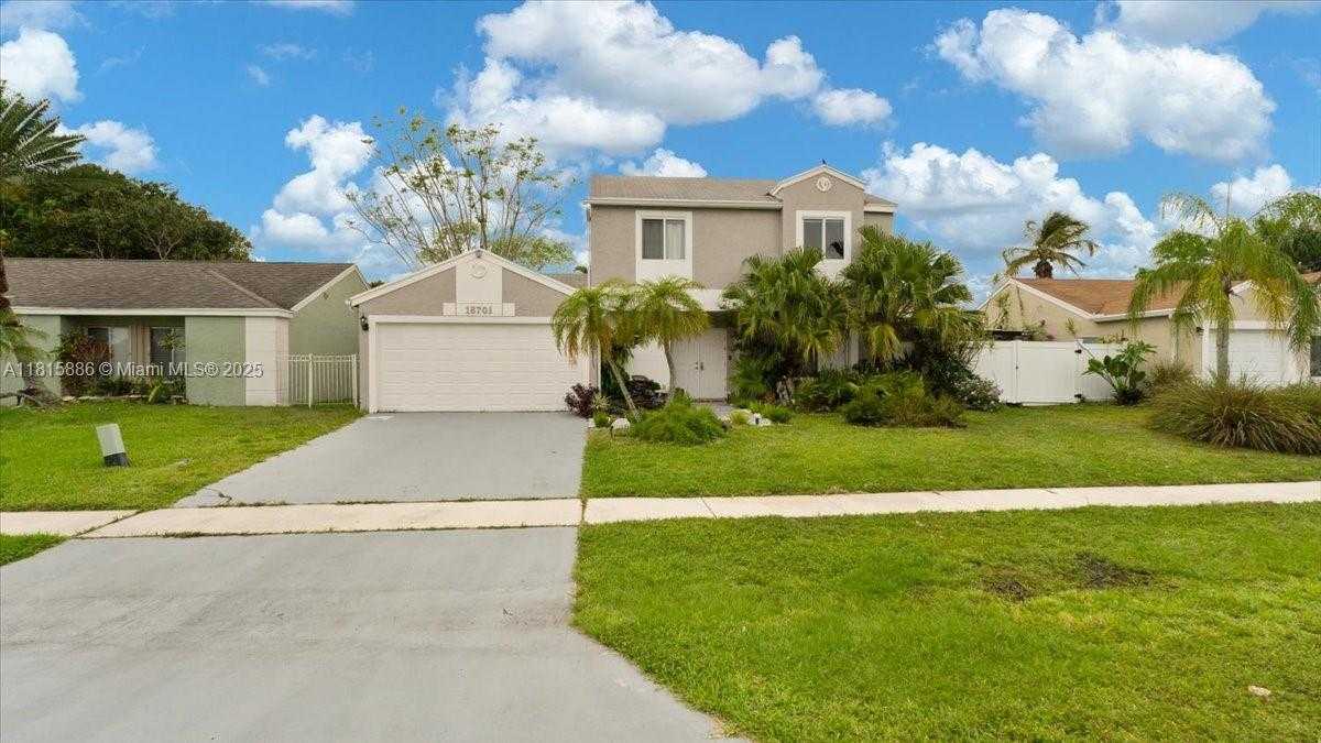 Small Image of 18701 SHAUNA MANOR DR, Boca Raton Number 2