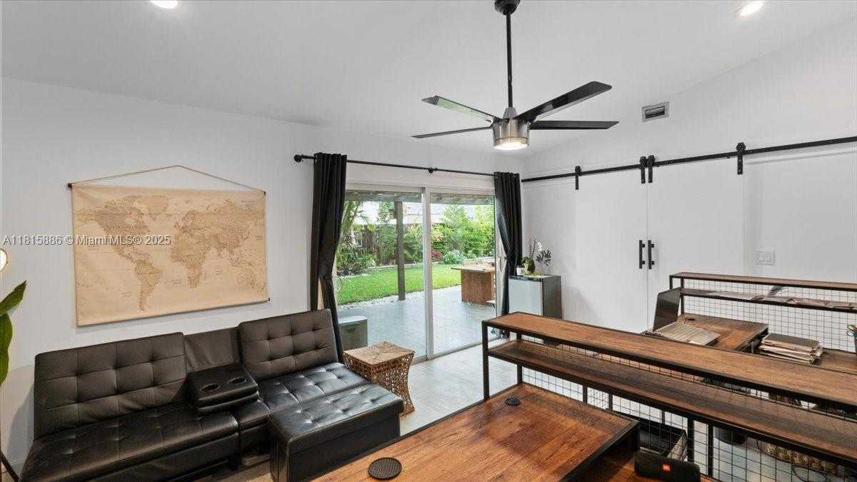 Small Image of 18701 SHAUNA MANOR DR, Boca Raton Number 20