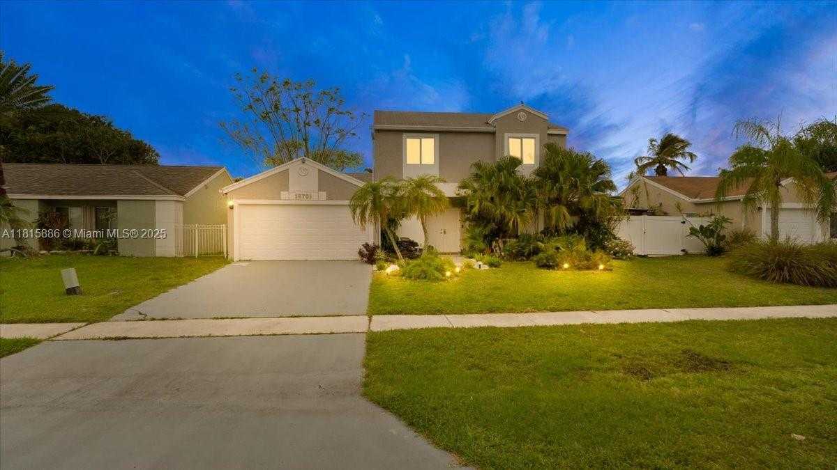 Small Image of 18701 SHAUNA MANOR DR, Boca Raton Number 3