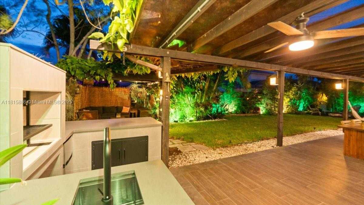 Small Image of 18701 SHAUNA MANOR DR, Boca Raton Number 32