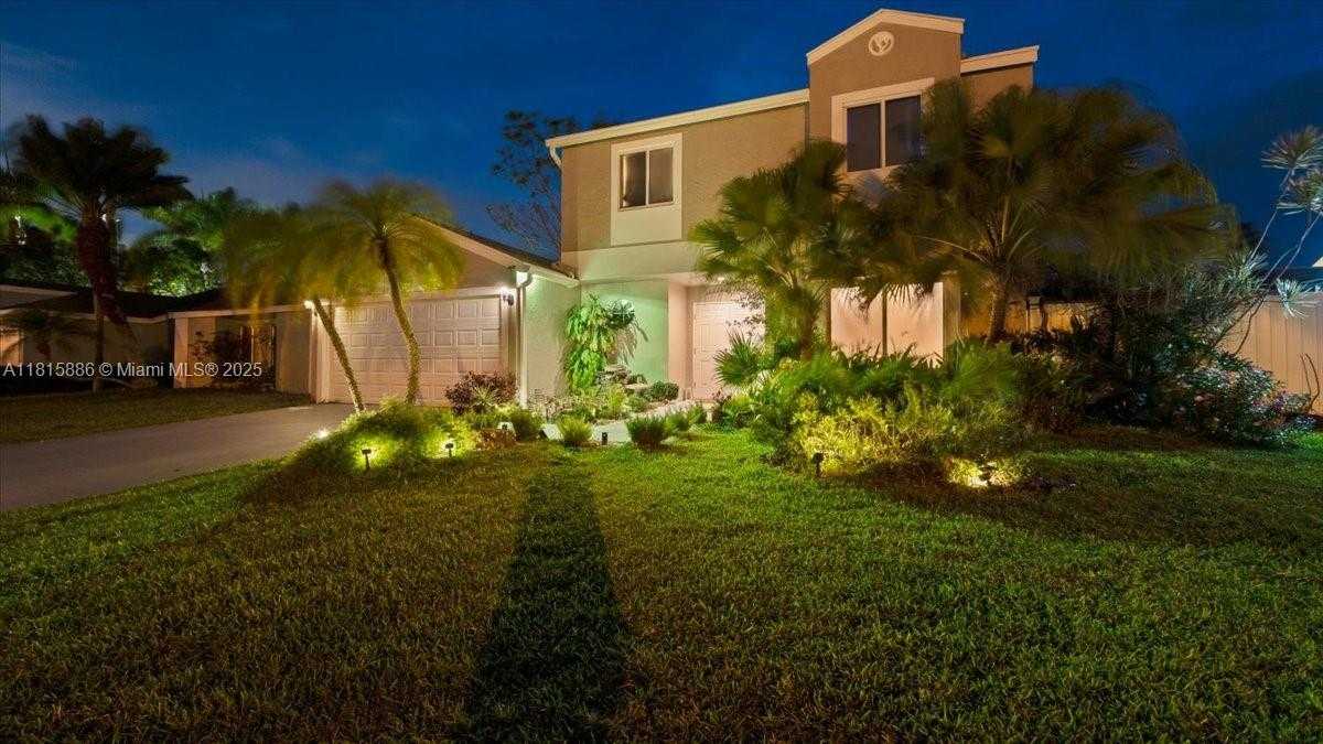 Small Image of 18701 SHAUNA MANOR DR, Boca Raton Number 4