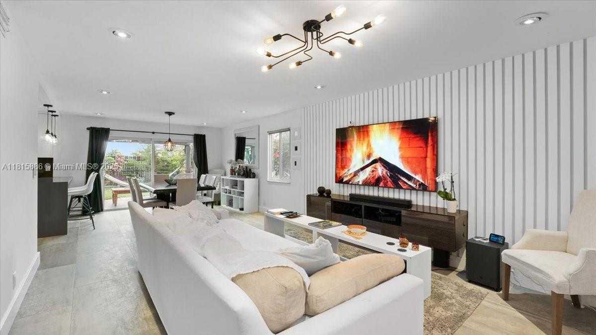 Small Image of 18701 SHAUNA MANOR DR, Boca Raton Number 5
