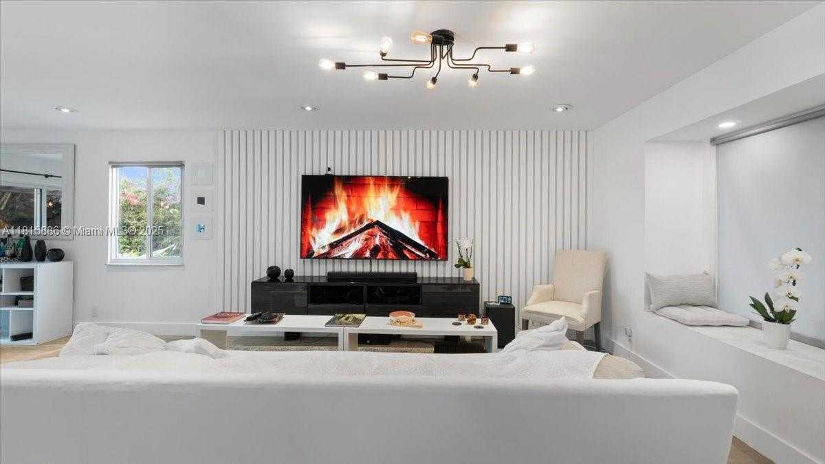 Small Image of 18701 SHAUNA MANOR DR, Boca Raton Number 6