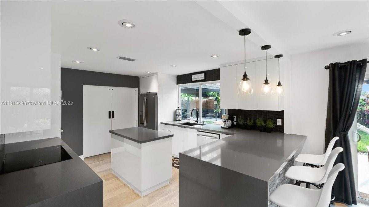 Small Image of 18701 SHAUNA MANOR DR, Boca Raton Number 7