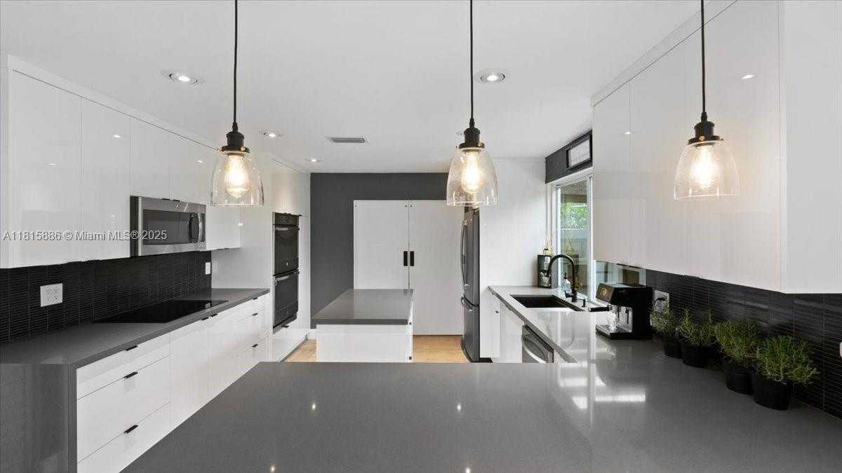 Small Image of 18701 SHAUNA MANOR DR, Boca Raton Number 8